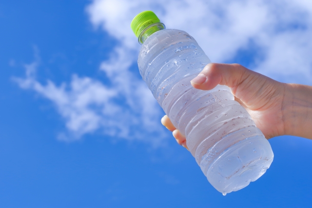 【夏の水分補給】CMのマネは危険かも？正しい飲み分けをしましょう